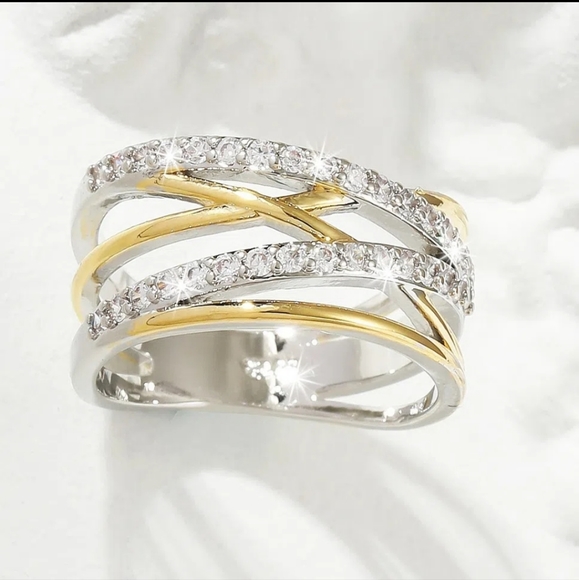 Luxury 18k Gold Eternity Ring - Picture 2 of 7